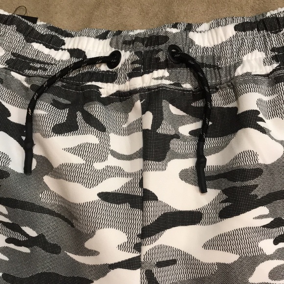 Encrypted black gray and white camo shorts. Size 14/16 Boys. Drawstring. NWT - Picture 3 of 8